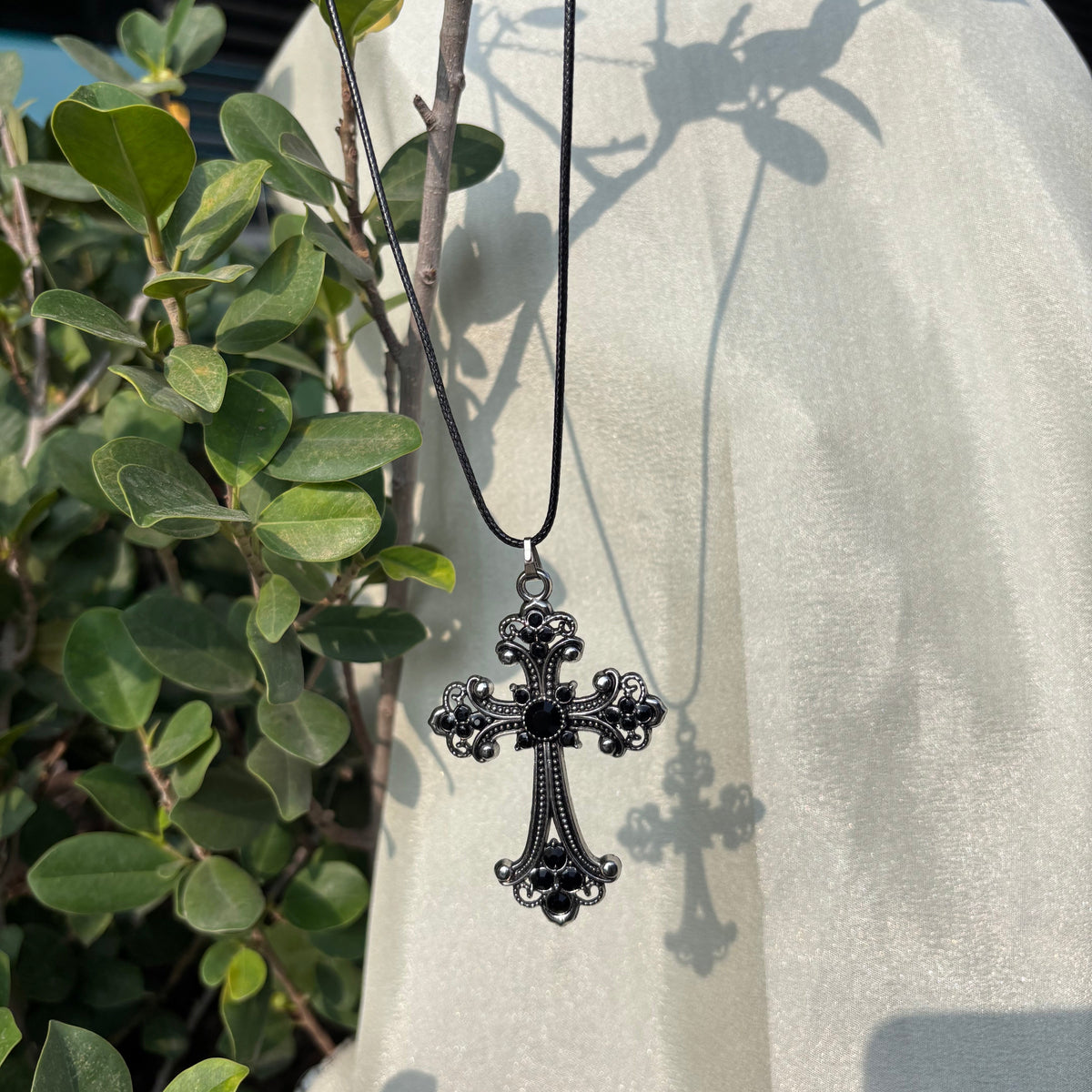 Chunky black cross